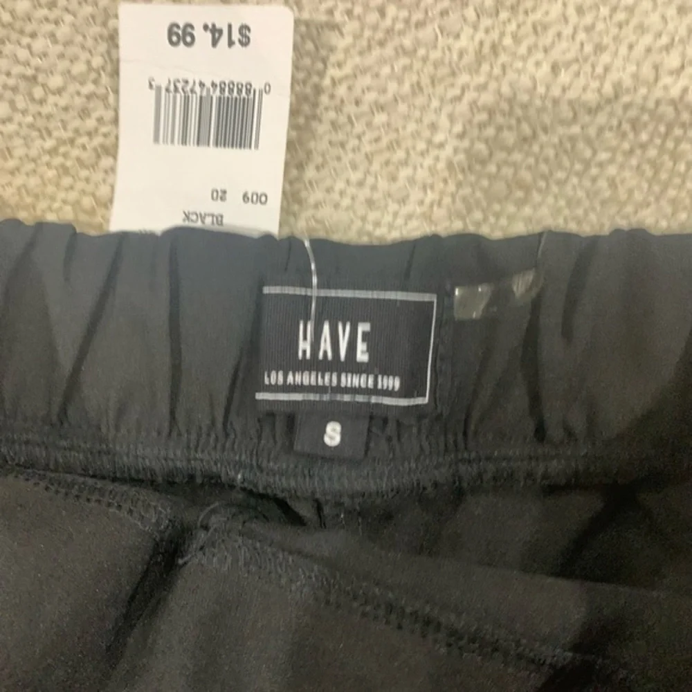 (2 Piece Bundle) crop top‎ and black skort - Picture 4 of 10